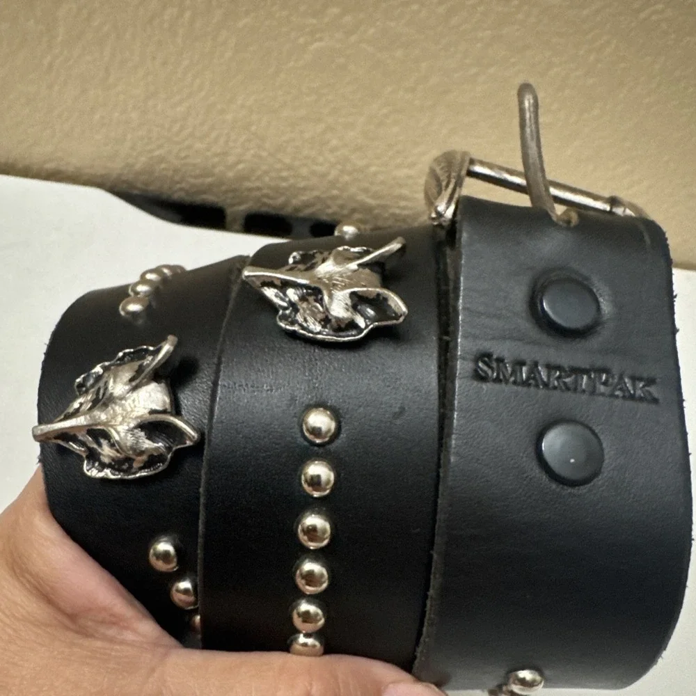 SmartPak Studded Leather Belt. Fox. Rocker, Style. 1.5